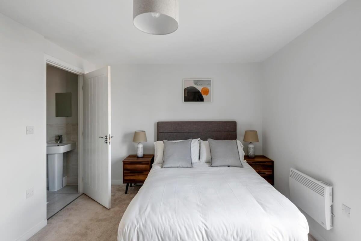 Spacious 1 Bedroom Apartment In A Converted Mill ليدز المظهر الخارجي الصورة
