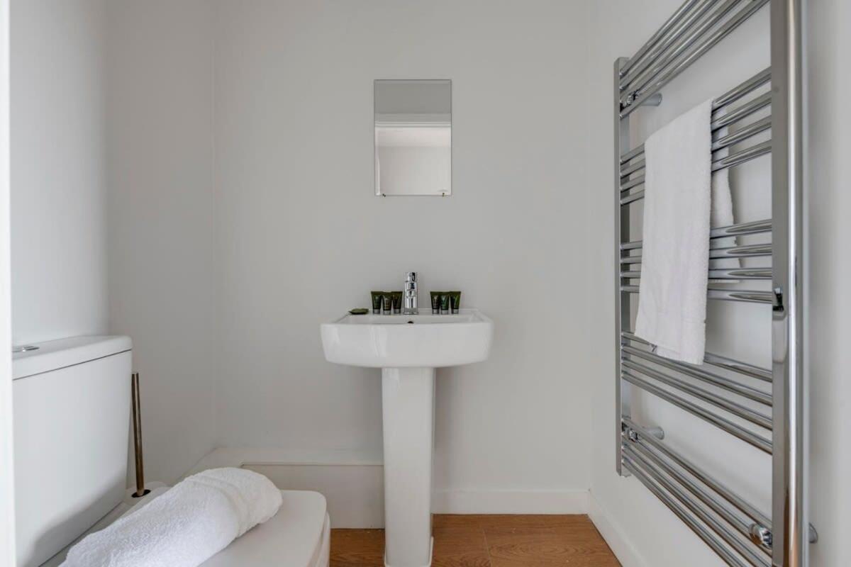Spacious 1 Bedroom Apartment In A Converted Mill ليدز المظهر الخارجي الصورة