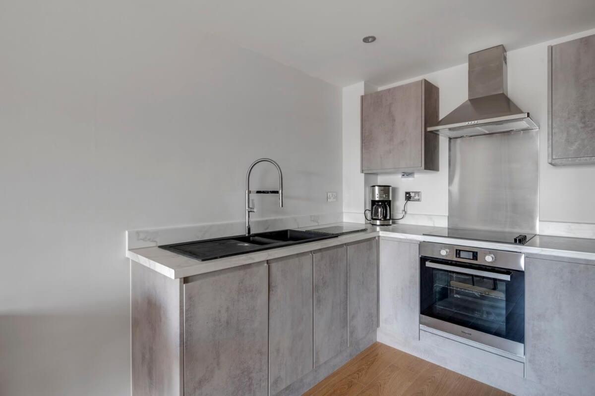 Spacious 1 Bedroom Apartment In A Converted Mill ليدز المظهر الخارجي الصورة
